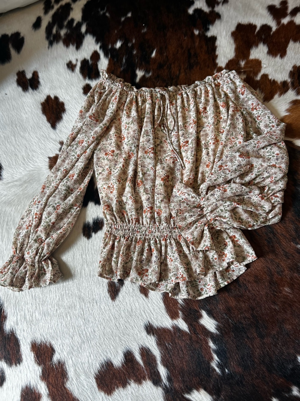 🌷 Floral Off-Shoulder Smocked Women's Blouse - Cream with Rust Floral
